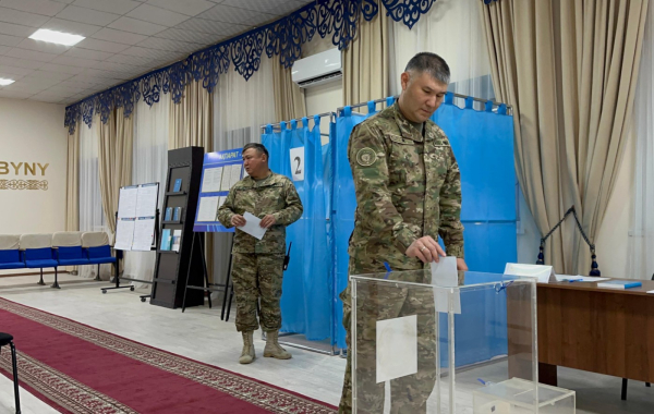 Гвардейцы голосуют за будущее страны