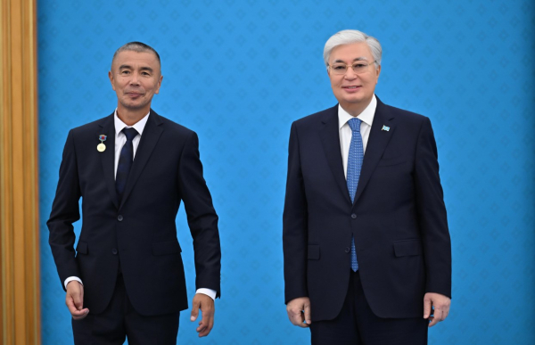 Токаев поздравил учителей с профессиональным праздником