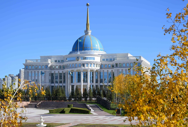 Токаев поздравил учителей с профессиональным праздником