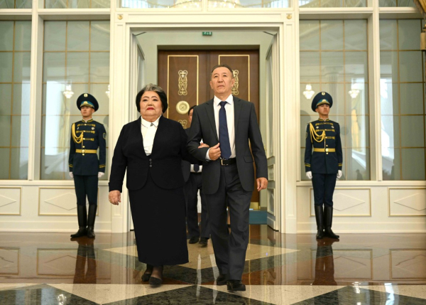 Токаев поздравил учителей с профессиональным праздником