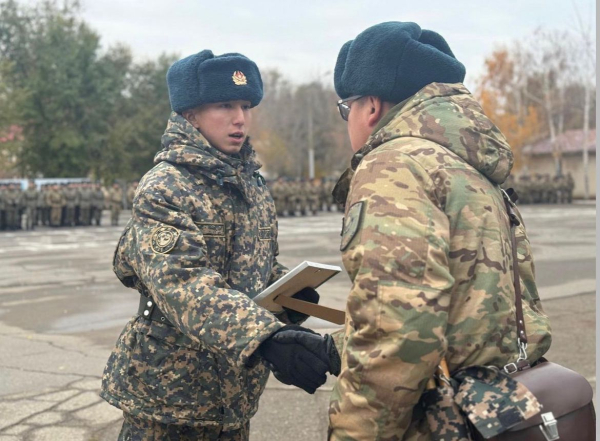 Гвардейцам вручили образовательные гранты