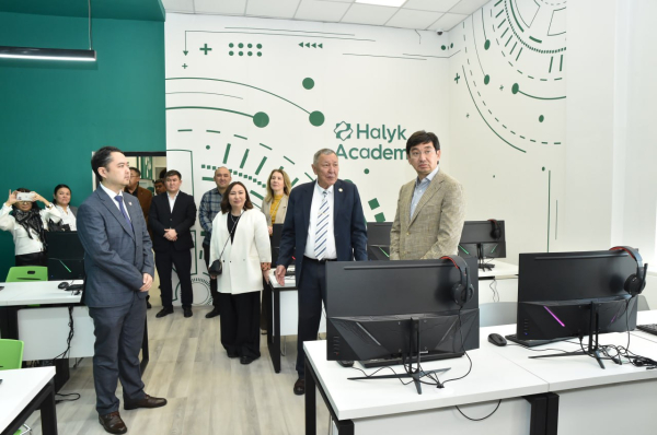 Новая лаборатория в КазНУ: теория и практика в финансах Новая лаборатория в КазНУ: теория и практика в финансах