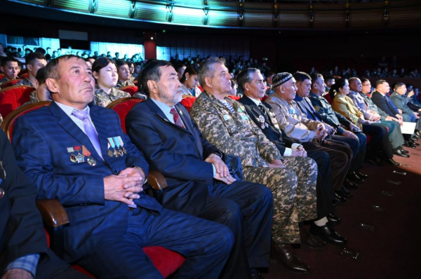 Военнослужащие удостоены сертификатов на бесплатное обучение Военнослужащие удостоены сертификатов на бесплатное обучение