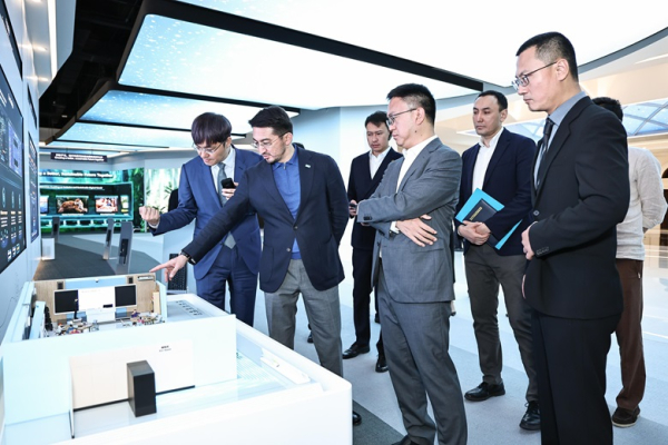 Министр цифрового развития, инноваций и аэрокосмической промышленности Казахстана посетил научно-исследовательский центр Huawei в Пекине | Inbusiness.kz Министр цифрового развития, инноваций и аэрокосмической промышленности Казахстана посетил научно-исследовательский центр Huawei в Пекине | Inbusiness.kz