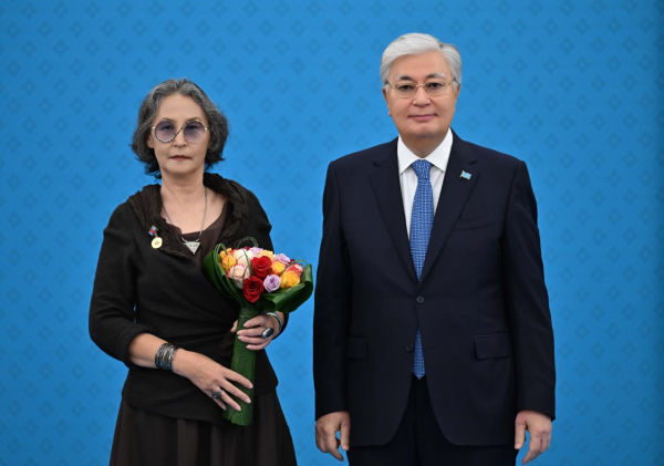 Токаев поздравил учителей с профессиональным праздником