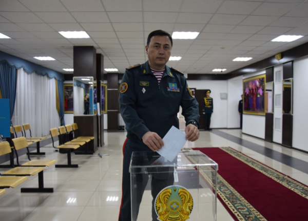 Гвардейцы голосуют одними из первых Гвардейцы голосуют одними из первых