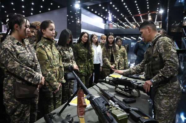 Военнослужащие удостоены сертификатов на бесплатное обучение Военнослужащие удостоены сертификатов на бесплатное обучение