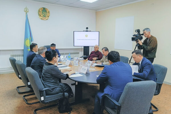 Ветераны госслужбы передают опыт молодым руководителям