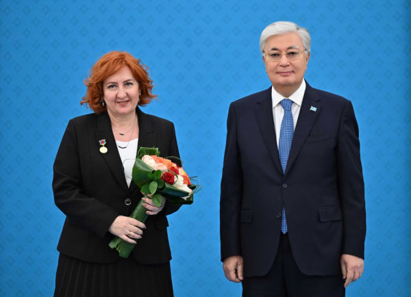 Токаев поздравил учителей с профессиональным праздником