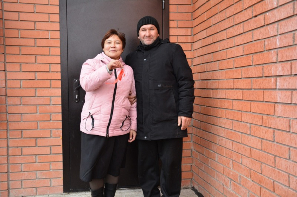 В Карагандинской области очередники получили ключи от новых квартир В Карагандинской области очередники получили ключи от новых квартир