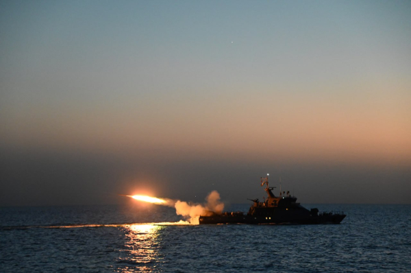 Военные моряки провели учебные стрельбы из артиллерийских и ракетных установок Военные моряки провели учебные стрельбы из артиллерийских и ракетных установок