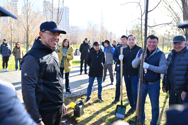 «Таза Қазақстан»: сенаторы приняли участие в экологической акции «Таза Қазақстан»: сенаторы приняли участие в экологической акции