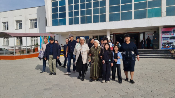 Три поколения, 33 голоса: Жаркентская семья Жакыбаевых на референдуме