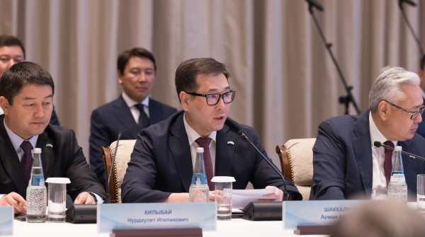 Казахстан и Узбекистан укрепляют связи Казахстан и Узбекистан укрепляют связи