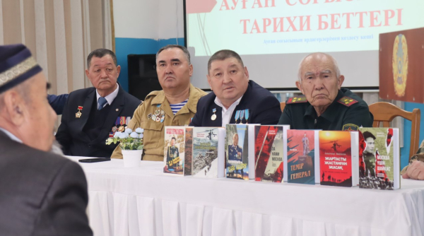 С воспитанниками военного колледжа провели урок мужества
