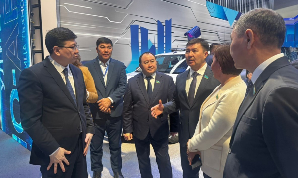 Сенаторы оценили перспективы профтехобразования на фестивале в Астане