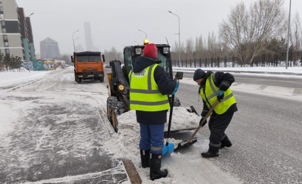 Снегопад в Астане: коммунальные службы работают круглосуточно