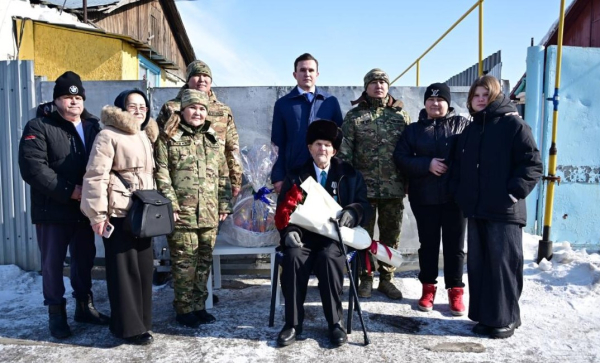 Военнослужащие по всей стране поздравили ветеранов