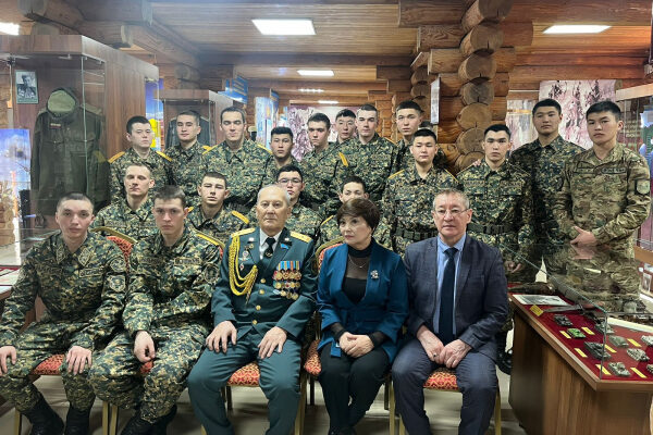 Гвардейцы посетили музей Воинской славы в Павлодаре