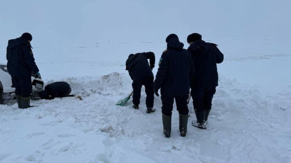 В каких регионах Казахстана ограничили движение по автотрассам из-за непогоды