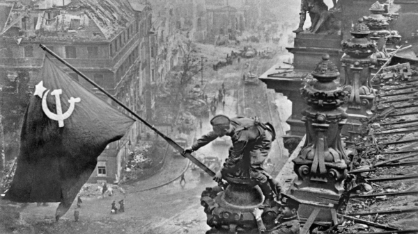 80 лет назад над Рейхстагом водрузили Красное знамя