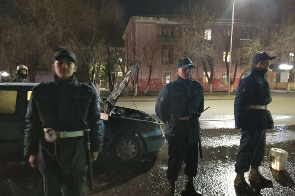 Гвардейцы потушили загоревшийся автомобиль в Павлодаре