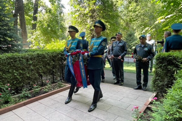 101 год со дня рождения первого министра обороны Казахстана