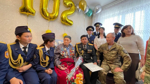 С 102-летием поздравили ветерана Великой Отечественной войны в Алматинской области