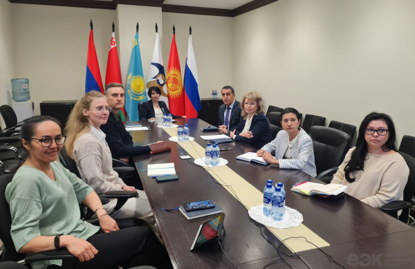 ЕЭК и ЮНСИТРАЛ: диалог по международному торговому праву