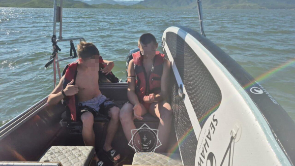 Унесенные ветром: двоих детей спасли на Бухтарминском водохранилище