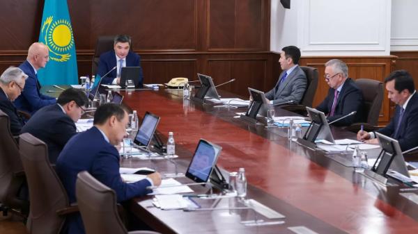 После отставки министра транспорта премьер Бектенов провел совещание | Inbusiness.kz