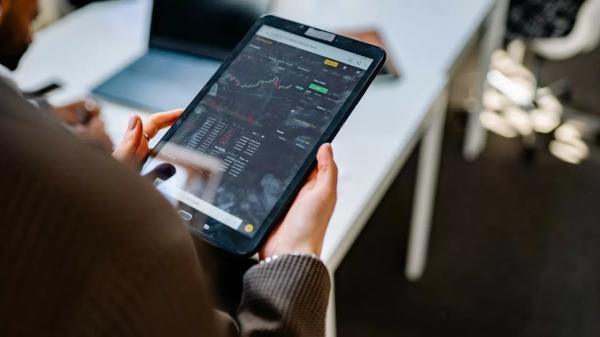 Ставка, инфляция, курс доллара: эксперты улучшают прогнозы | Inbusiness.kz