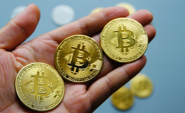 Биткоин обновил рекорд, но затем немного отскочил Биткоин обновил рекорд, но затем немного отскочил