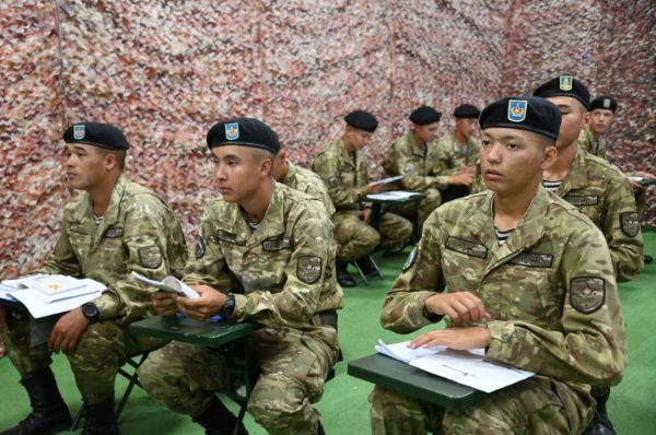 В Мангистауской области депутаты посетили воинские части Министерства обороны