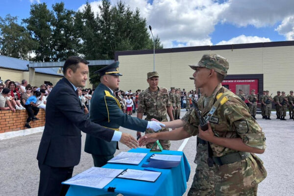 450 солдат торжественно приняли воинскую присягу