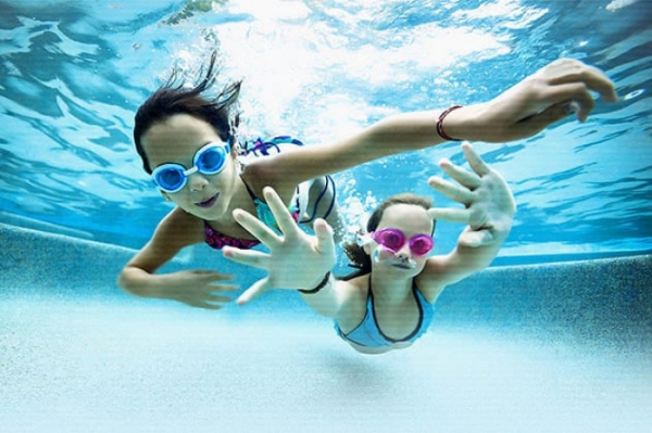 Названы главные опасности при обучении плаванию детей в бассейне