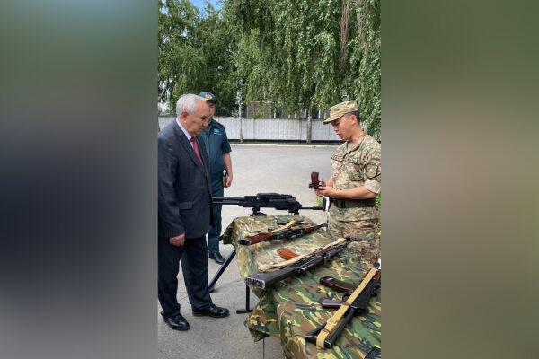 Жигули Дайрабаев посетил воинскую часть Национальной гвардии