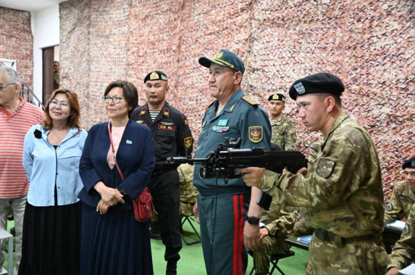 В Мангистауской области депутаты посетили воинские части Министерства обороны