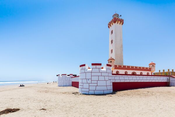 Свет во тьме: самые живописные маяки мира - фото
