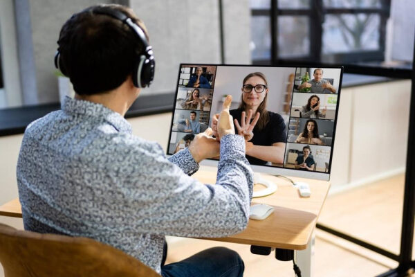 Казахстан обеспечит доступ к жестовому переводу даже при медпротивопоказаниях