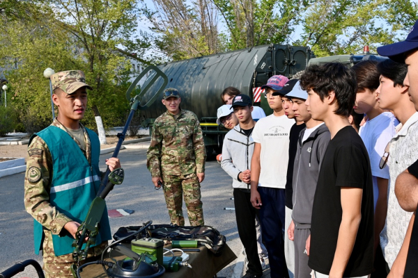 Школьники центра «Балдаурен» посетили инженерно-сапёрную бригаду Конаевского гарнизона Школьники центра «Балдаурен» посетили инженерно-сапёрную бригаду Конаевского гарнизона