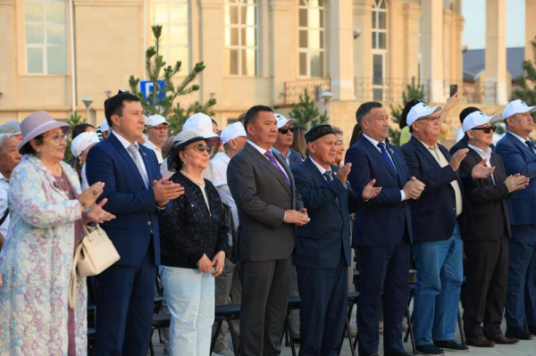 Конституции – 30 лет: праздник объединил акмолинцев на набережной «Жагалау»