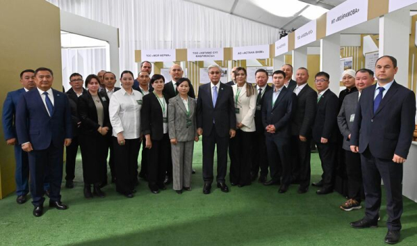 Глава государства ознакомился с ходом уборочной кампании в Акмолинской области