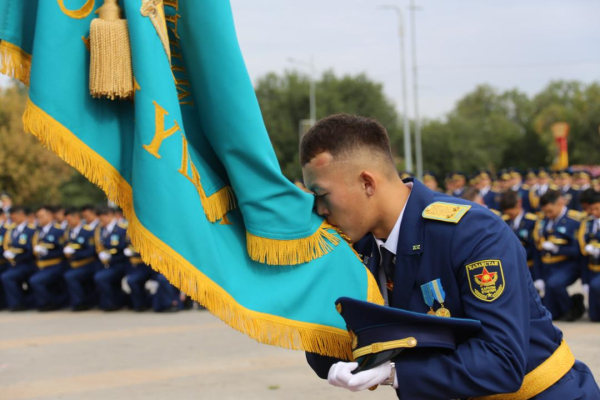 Более ста выпускников летного вуза получили офицерское звание Более ста выпускников летного вуза получили офицерское звание
