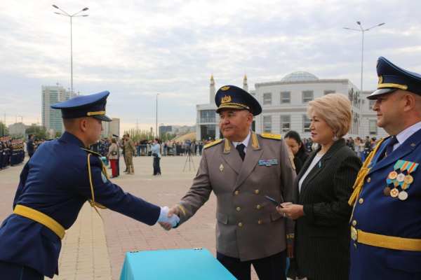 Более ста выпускников летного вуза получили офицерское звание Более ста выпускников летного вуза получили офицерское звание