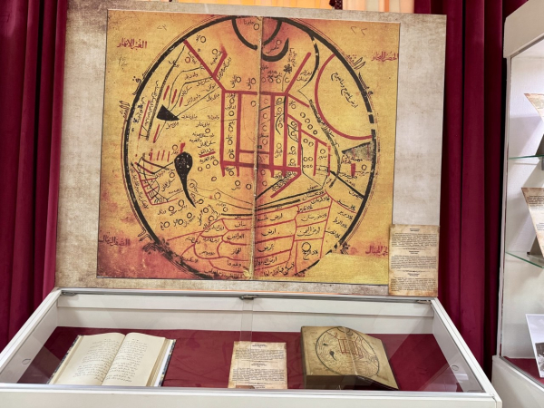 
Старинные карты, Коран Кенесары хана: фоторепортаж Informburo.kz о редких книгах и рукописях, хранящихся в Астане
