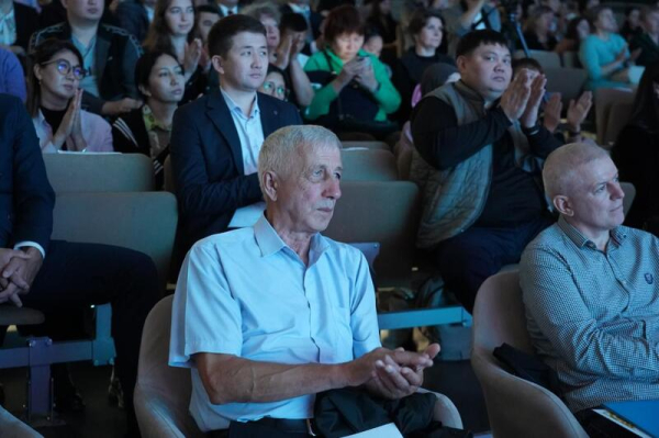 В Акмолинской области прошло торжественное мероприятие ко Дню труда В Акмолинской области прошло торжественное мероприятие ко Дню труда