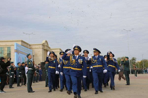 Более ста выпускников летного вуза получили офицерское звание Более ста выпускников летного вуза получили офицерское звание