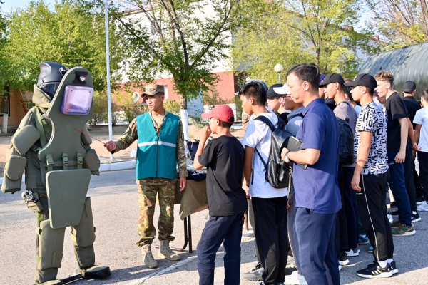 Школьники центра «Балдаурен» посетили инженерно-сапёрную бригаду Конаевского гарнизона Школьники центра «Балдаурен» посетили инженерно-сапёрную бригаду Конаевского гарнизона