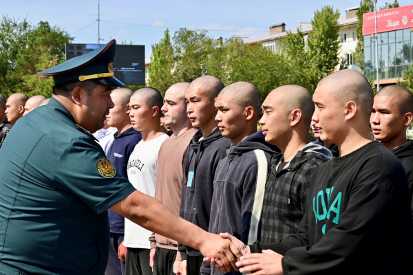 В Конаеве проводили команду новобранцев осеннего призыва в Пограничную службу В Конаеве проводили команду новобранцев осеннего призыва в Пограничную службу
